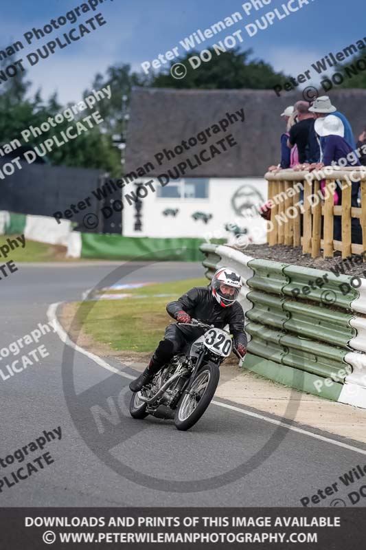 Vintage motorcycle club;eventdigitalimages;mallory park;mallory park trackday photographs;no limits trackdays;peter wileman photography;trackday digital images;trackday photos;vmcc festival 1000 bikes photographs